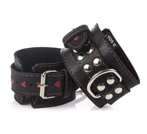 Algema de Couro com Detalhes de Coração